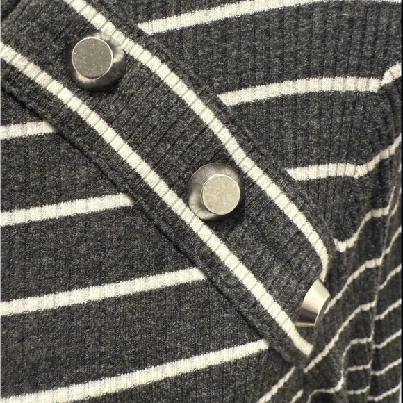 Michael Kors Women’s Long Sleeve Gray & White Striped Pullover Sweater, Large - Picture 7 of 15